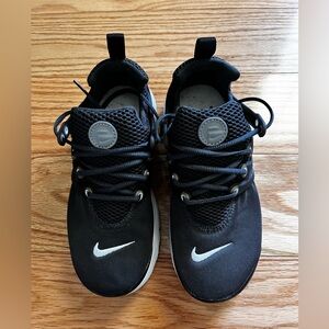 Like New. NIKE Sneakers.